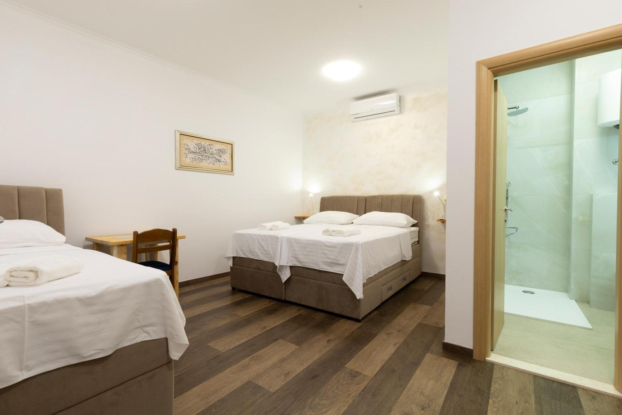 Split Varos Inn Екстер'єр фото