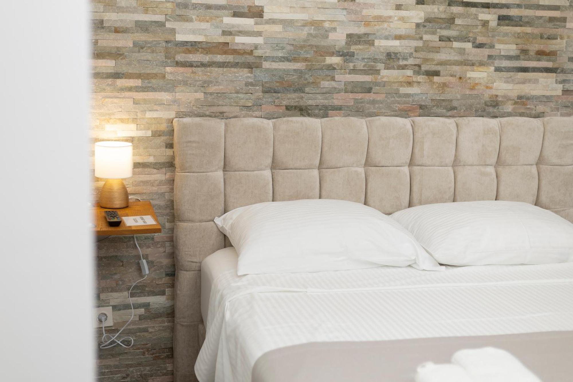 Split Varos Inn Екстер'єр фото