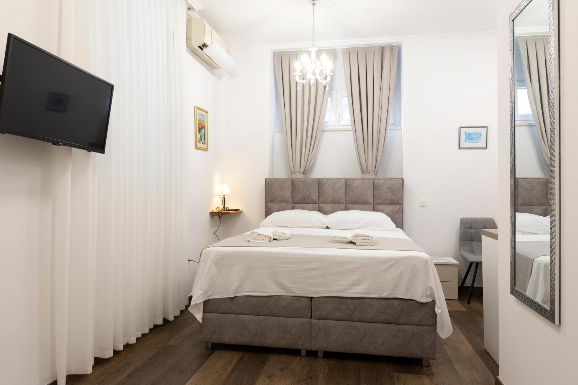 Split Varos Inn Екстер'єр фото