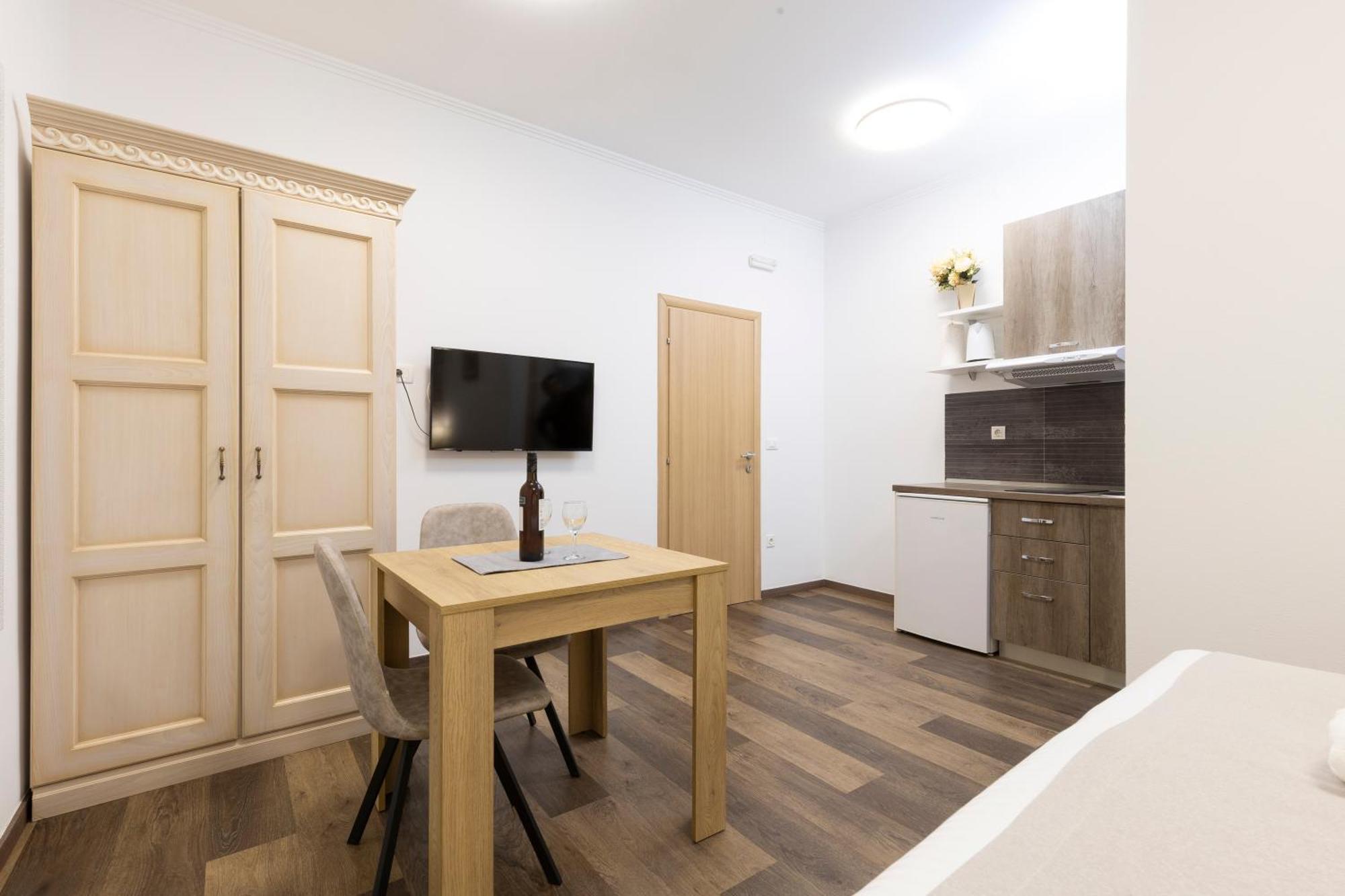 Split Varos Inn Екстер'єр фото
