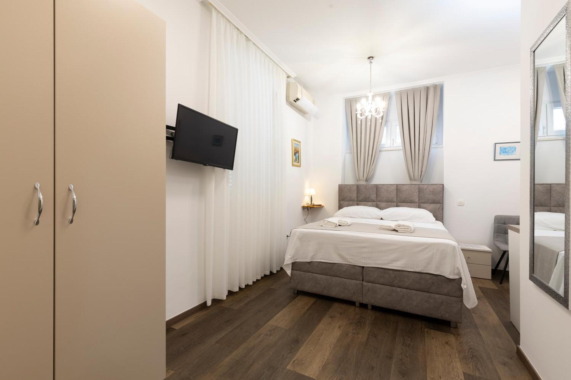 Split Varos Inn Екстер'єр фото